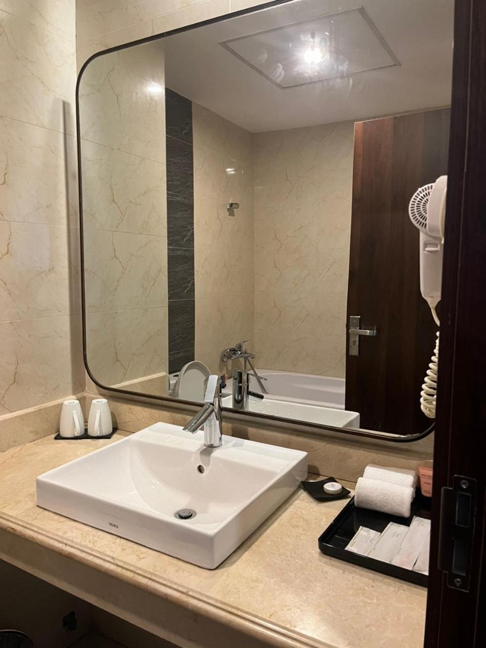 Muong Thanh Vinh Hotel Bagian luar foto